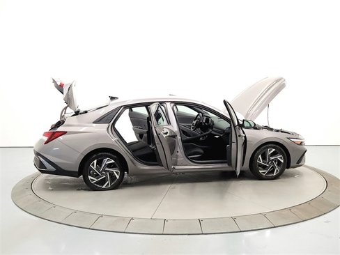 Used 2025 Hyundai Elantra Sport w/ Cargo Package image 16