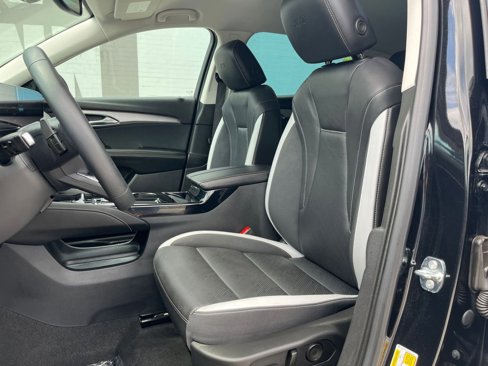 Used 2024 Buick Envision Sport Touring image 32