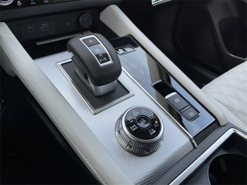 New 2025 Mitsubishi Outlander SEL image 13