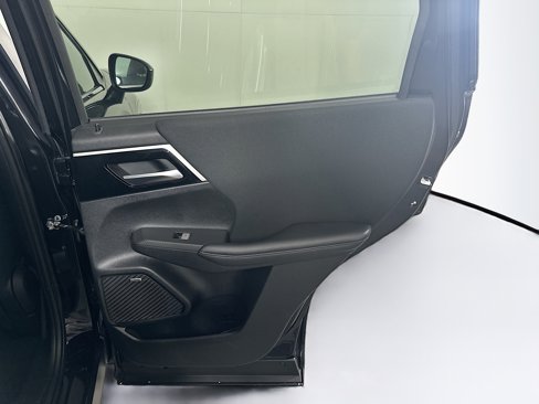 Used 2025 Mitsubishi Outlander ES image 32