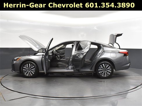 Used 2024 Nissan Altima 2.5 SV image 39