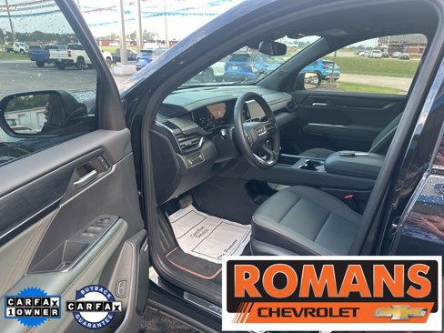 Used 2024 GMC Acadia AT4 w/ Luxury Package image 9