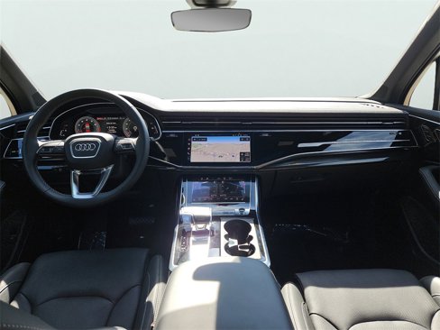 Certified 2025 Audi Q7 3.0T Prestige image 11