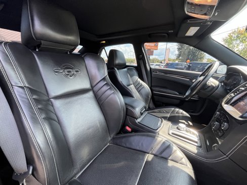 Used 2023 Chrysler 300 C image 22
