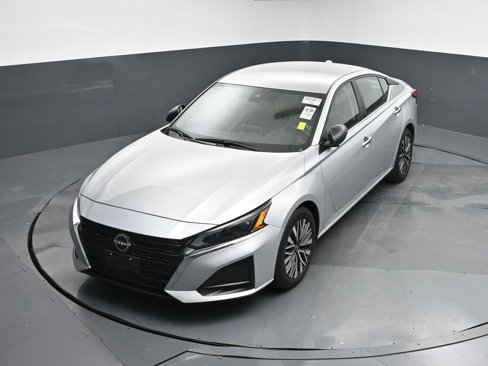 Used 2024 Nissan Altima 2.5 SV image 17