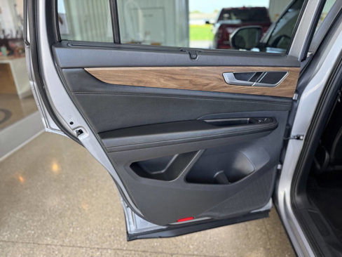 Used 2024 Volkswagen Atlas SE image 37