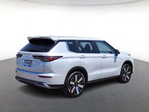 New 2025 Mitsubishi Outlander SE image 3