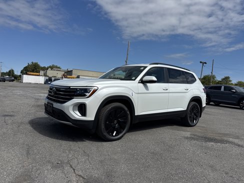 New 2026 Volkswagen Atlas SE image 1