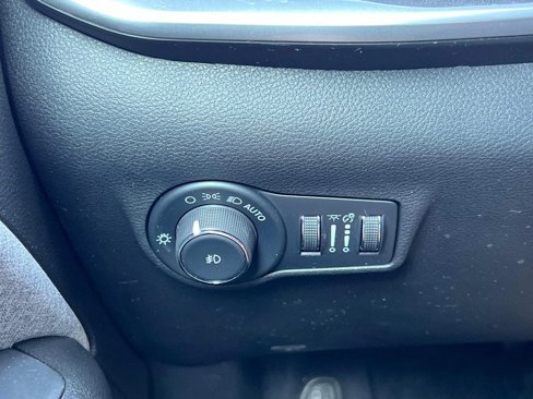 Used 2023 Jeep Compass Latitude image 22
