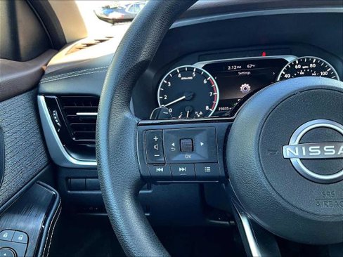 Certified 2022 Nissan Rogue SV image 22
