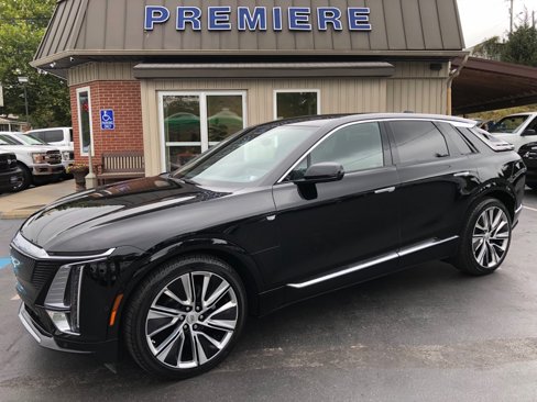 Used 2024 Cadillac Lyriq Luxury w/ LPO, Floor Liner Package image 8