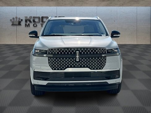 New 2025 Lincoln Navigator Reserve image 3