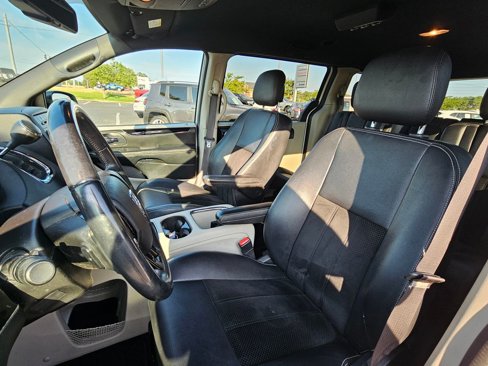 Used 2017 Dodge Grand Caravan SXT image 10