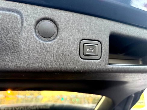 Used 2018 Chevrolet Equinox LT image 33