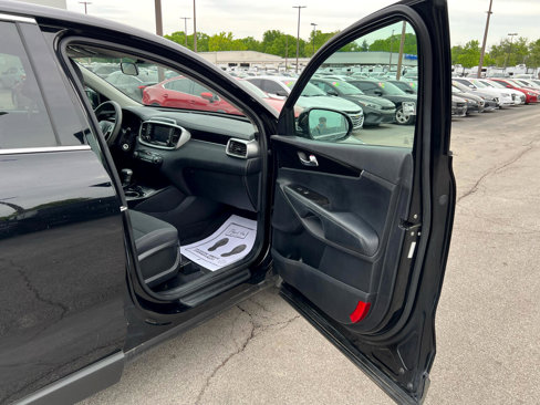 Used 2020 Kia Sorento LX image 9
