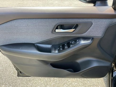 Certified 2023 Nissan Rogue SV image 17