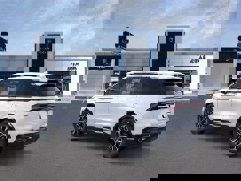 New 2025 Lincoln Nautilus Premier image 4