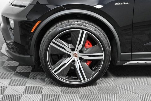Used 2025 Porsche Macan 4S Electric image 37