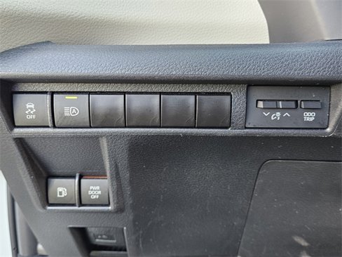 Used 2024 Toyota Sienna XLE image 31