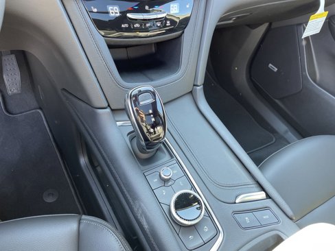 New 2025 Cadillac XT6 Luxury image 26