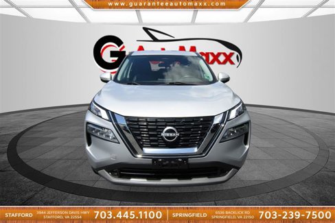 Used 2022 Nissan Rogue SV image 2