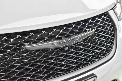 New 2026 Chrysler Pacifica Limited image 9