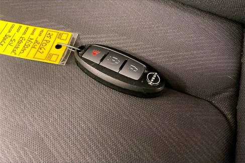 Used 2024 Nissan Frontier SV image 10