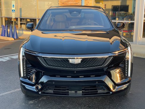 Used 2025 Cadillac Optiq Sport 2 image 12