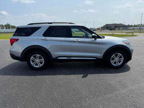 Used 2023 Ford Explorer XLT w/ Equipment Group 202A image 6