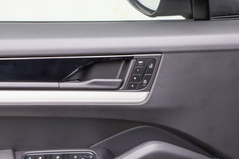 Used 2024 Porsche Cayenne Coupe image 31