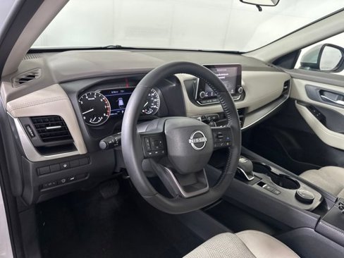 Certified 2025 Nissan Rogue SV image 13