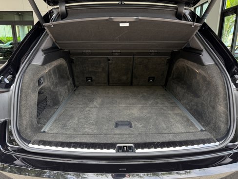 Used 2020 Bentley Bentayga Design Series image 52