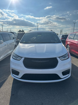 New 2026 Chrysler Pacifica Limited image 2