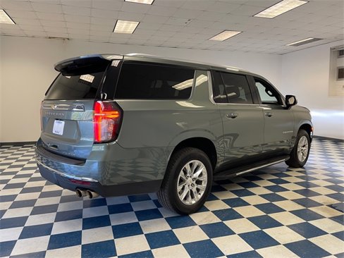 Used 2023 Chevrolet Suburban Premier image 14