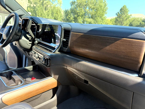 Used 2024 Chevrolet Silverado 3500 High Country w/ Technology Package image 17