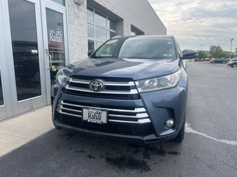 Certified 2018 Toyota Highlander Limited Platinum image 2