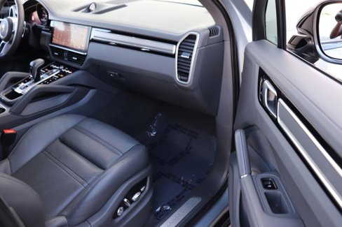 Used 2021 Porsche Cayenne image 32