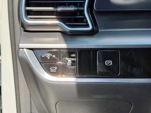 Certified 2025 Kia Sportage SX image 20