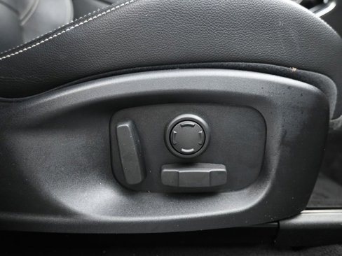Certified 2020 Jaguar E-PACE R-Dynamic SE image 12