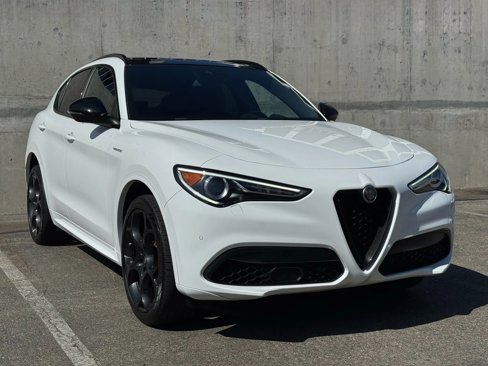 Used 2022 Alfa Romeo Stelvio Veloce image 4