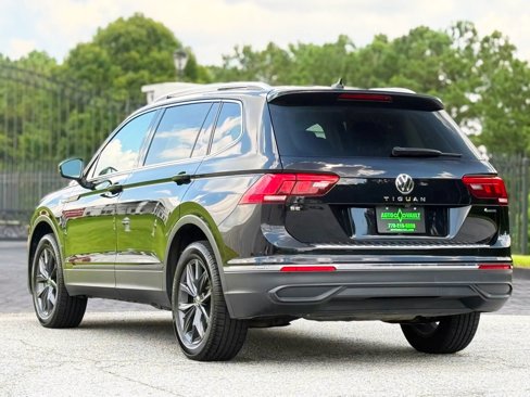 Used 2022 Volkswagen Tiguan SE image 8
