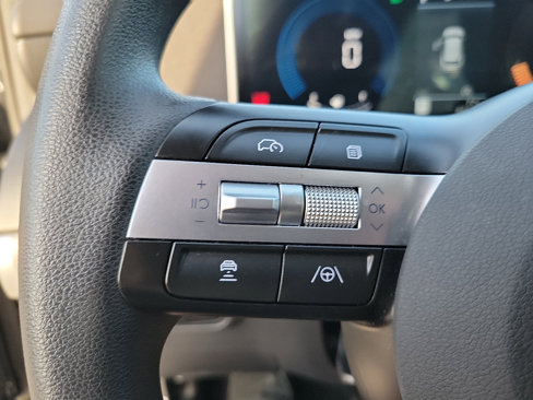 Certified 2025 Hyundai Tucson SE image 5