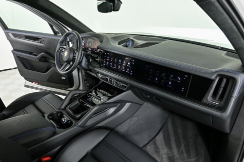 New 2025 Porsche Cayenne GTS image 23
