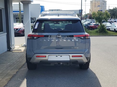 New 2025 Nissan Pathfinder Platinum image 4