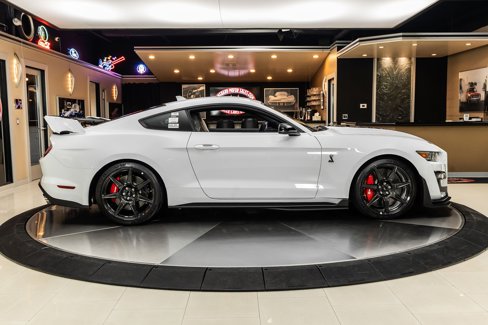 Used 2021 Ford Mustang Shelby GT500 w/ Carbon Fiber Track Pack image 11