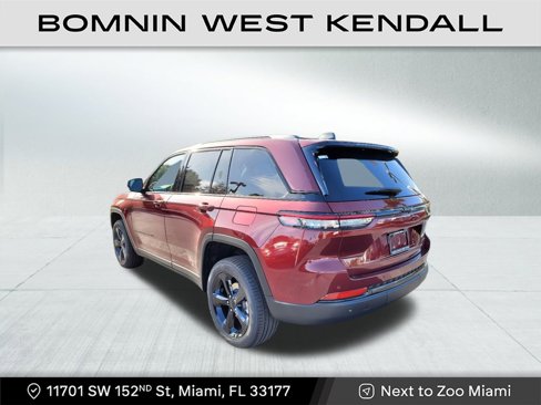 Used 2025 Jeep Grand Cherokee Limited w/ Black Appearance Package image 4