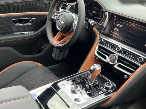 New 2025 Bentley Flying Spur Plug-In Hybrid image 2
