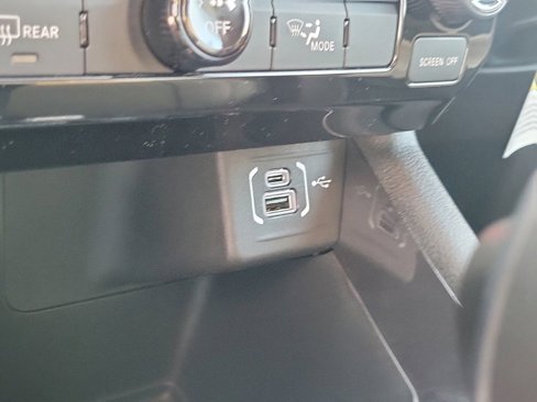 New 2025 Jeep Compass Latitude image 23