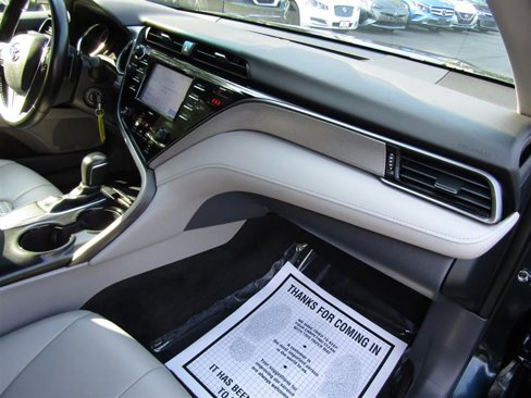 Used 2020 Toyota Camry SE image 33