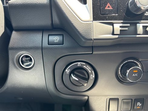 Used 2025 Nissan Frontier SV image 25